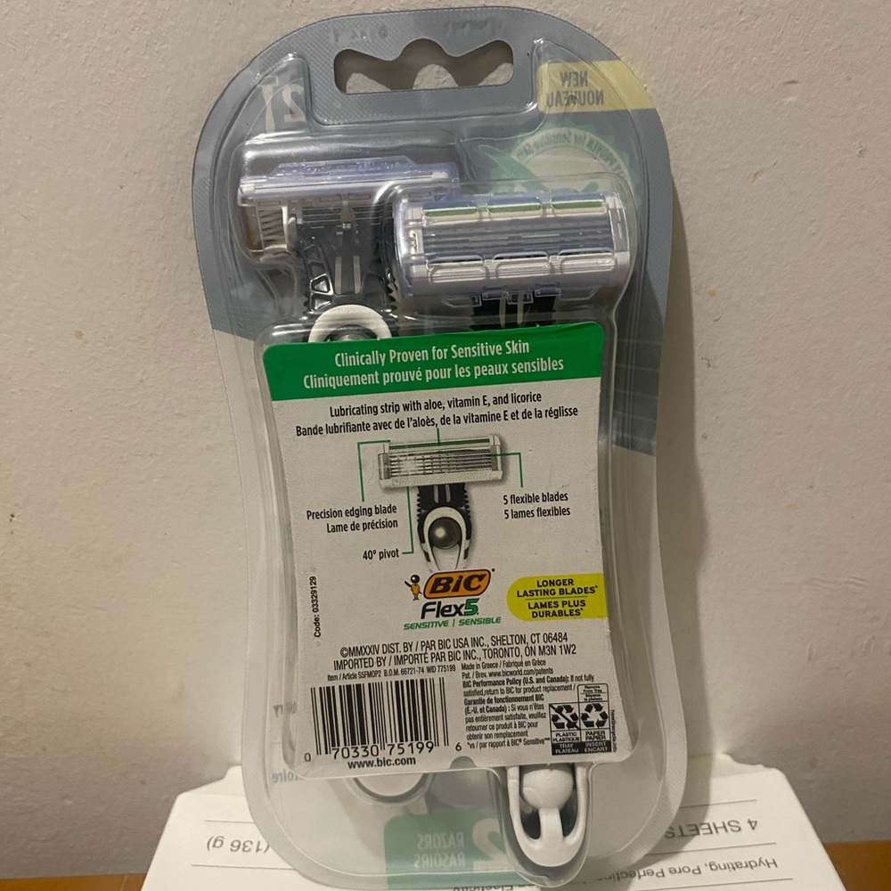 BIC Flex5 Sensitive Razors - Picture 4 of 5